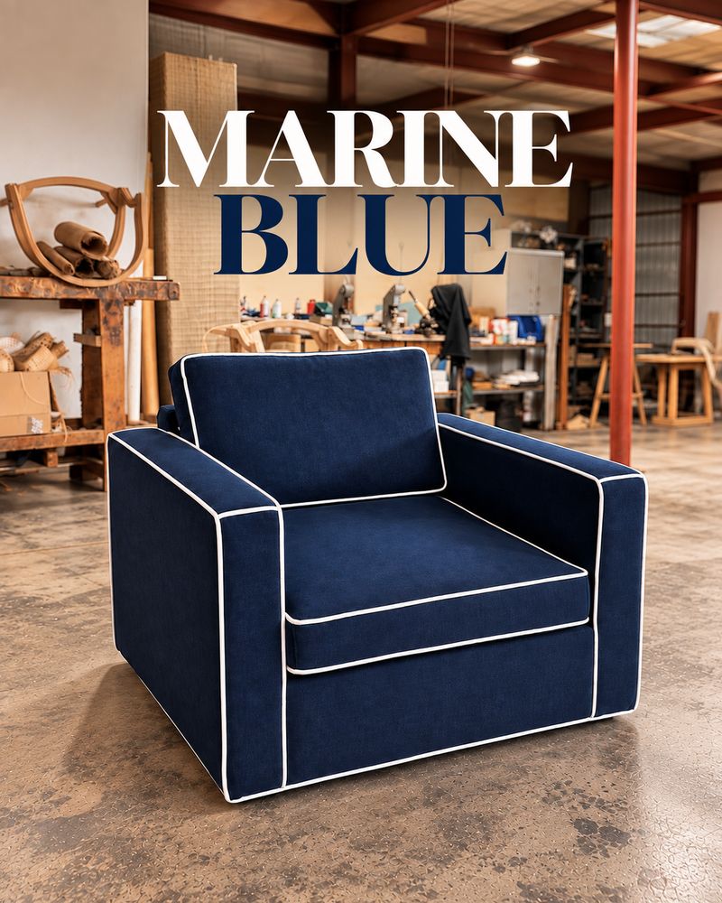 Publicación «Marine blue»: butaca azul marino con vivos blancos en el taller